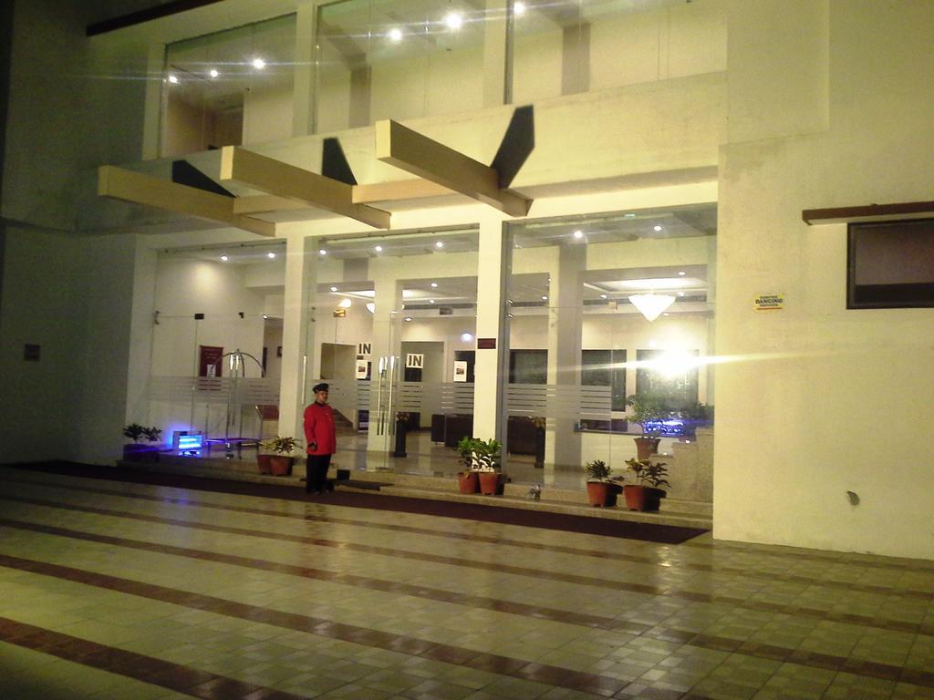 만사로버 파라다이스 호텔 모라다바드 외부 사진